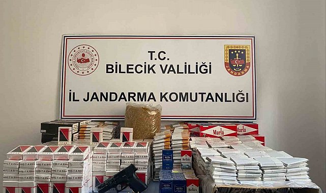 Jandarmanın baskın yaptığı evde kaçak tütün ve ruhsatsız silah ele geçirildi
