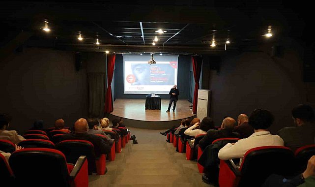 Japon ailesinin dönüşümü konuşuldu: Tokyo hikayesi Sakarya'da izleyiciyle buluştu