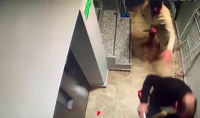 Kağıthane'de aldattığını öne sürdüğü eşi ve sevgilisini otelde basarak yaraladı, o anlar kamerada