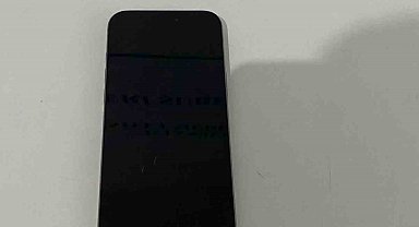 Kaldırımda uyuyan adamın telefonunu çaldı: O anlar kamerada