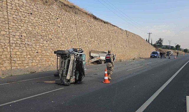 Kamyonet hafif ticari araca arkadan çarptı: 4 kişi yaralandı