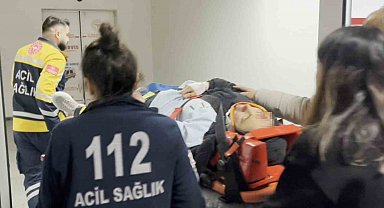 Kamyonet traktöre arkadan çarptı: 1 yaralı
