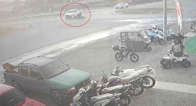 Kamyonetle çarpışıp motosikletiyle 25 metre sürüklendi, kask sayesinde hayata tutundu