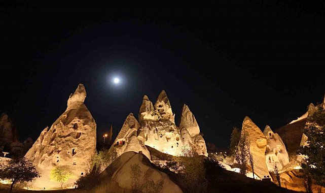 Kapadokya'da "Kunduz Süper Ay" göz kamaştırdı