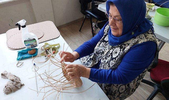 KAR-MEK'te üretken eller iş başında