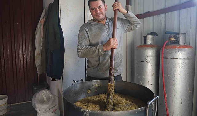 Kara kazanda pişen zeytinyağlı defne sabunu Türkiye'nin dört bir yanından rağbet görüyor