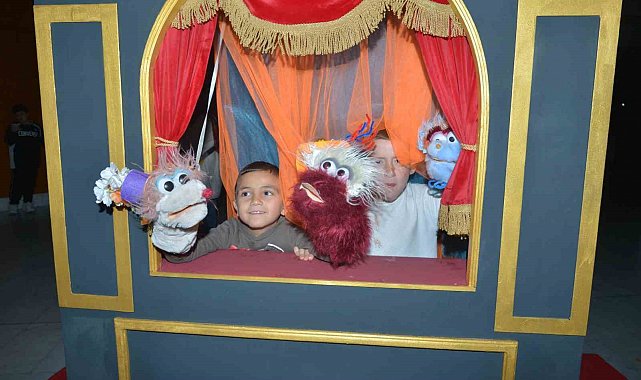 Karagöz Kukla Ve Gölge Oyunları'na renkli açılış