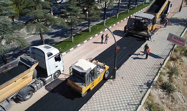 Karayolları tarafından Demirci'de sıcak asfalt çalışmalarına başlandı