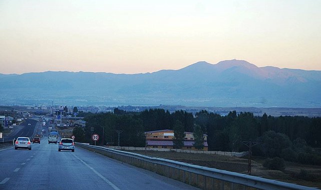 Karayollarında hız tabelalarına ayar