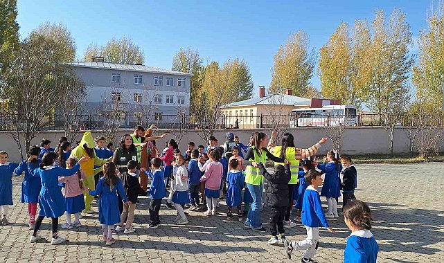 Kars Yeşilay minik yüreklere dokundu