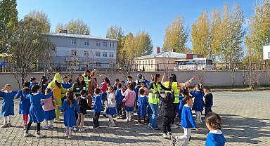 Kars Yeşilay minik yüreklere dokundu