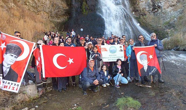 Kars'ta 100 dağcı Susuz Şelalesi'ne yürüdü