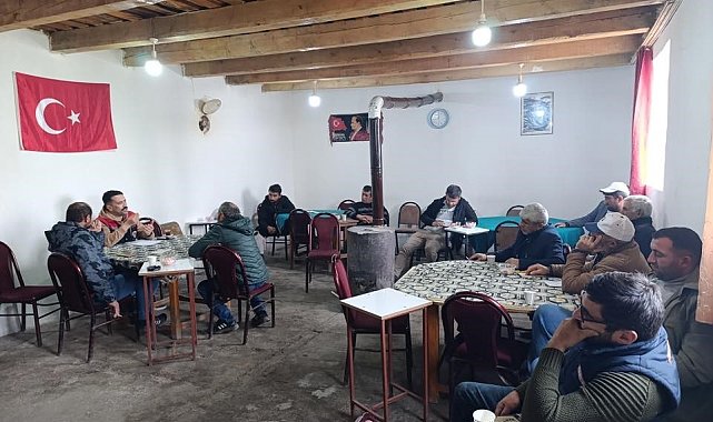 Kars'ta buzağı kayıplarının önüne geçmek için üreticilere eğitim veriliyor