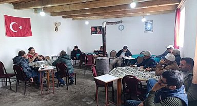 Kars'ta buzağı kayıplarının önüne geçmek için üreticilere eğitim veriliyor
