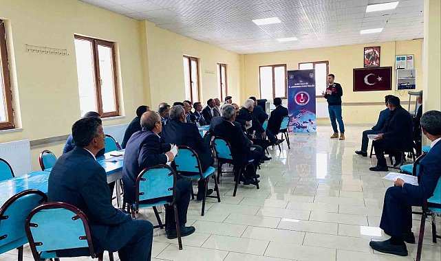 Kars'ta jandarmadan siber farkındalık eğitimi