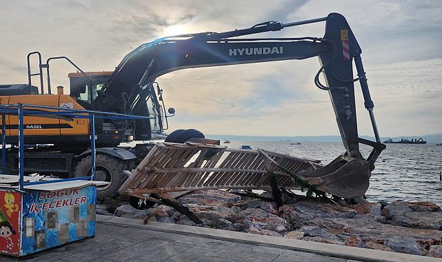 Karşıyaka'daki kaçak iskeleler yıkılıyor