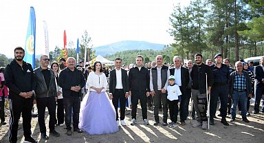 Kavaklıdere'de 11.11 Saat 11.11'de: 11 Çift, "Ailem Bir Fidan" diyerek geleceğe nefes oldu