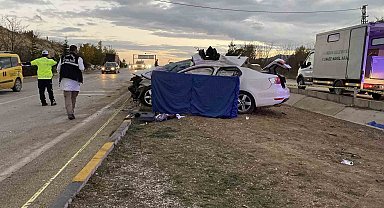 Kavşağa aşırı hızla giren tır otomobile çarptı: 1 ölü