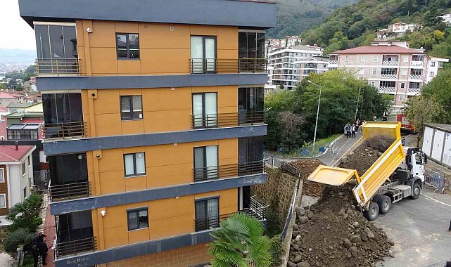 Kayma ve eğilme olan 5 katlı binada yıkım için hazırlıklar başladı