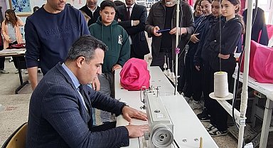 Kaymakam Dalak öğrencilerle dikiş dikip çapa yaptı