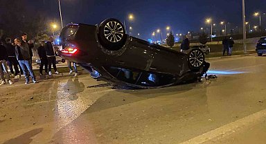 Kaza yapan araç takla attı: 2 yaralı