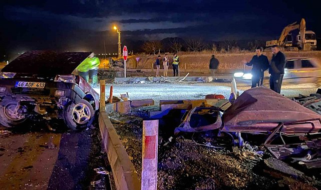 Kazada Fiat Tofaş ikiye ayrıldı: 2 yaralı