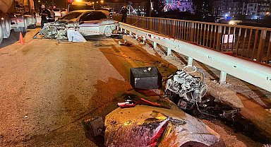 Kazada motoru yerinden fırlayan otomobilin sürücüsü ağır yaralandı