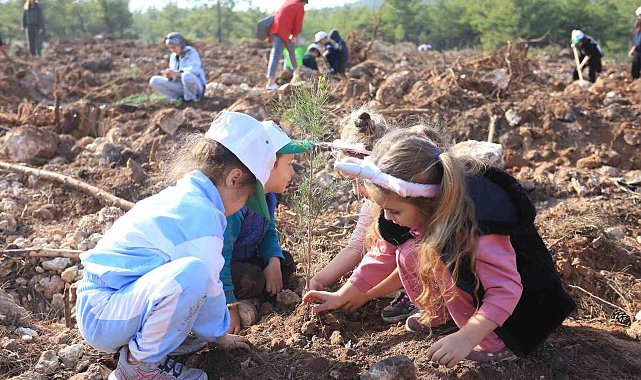 Kepezli Minikler, yangın sonrası orman alanına umut dikti