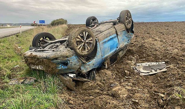 Keşan'da otomobil takla attı: 2 yaralı