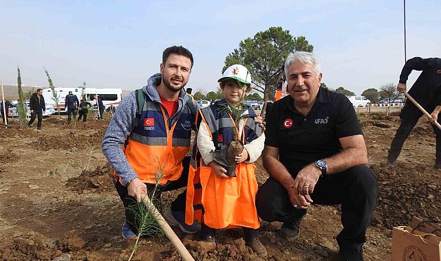 Kilis'te binlerce fidan toprakla buluştu