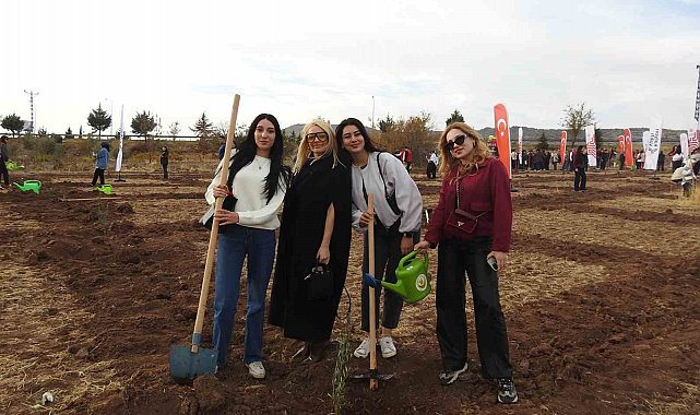 Kilis'te "Çiftçiye Hayat Olsun" projesinde 10 bin fidan toprakla buluştu