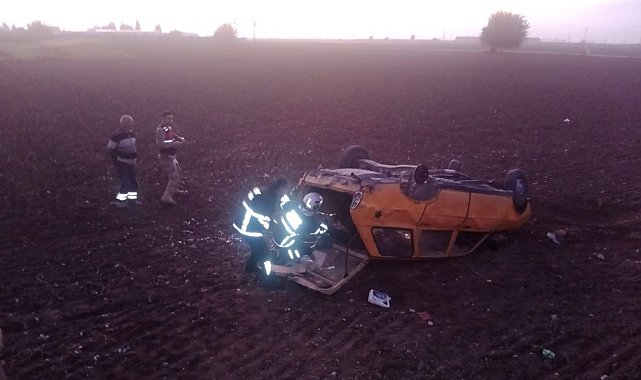 Kırıkhan'da otomobil tarlaya uçtu