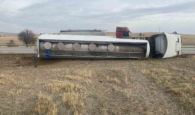 Kırıkkale'de akaryakıt tankeri devrildi: 1 yaralı