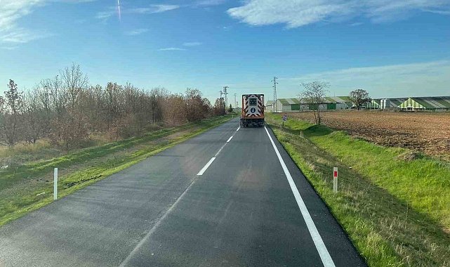 Kırklareli'nde köy yolları sıcak asfaltla yenileniyor