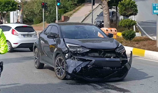 Kırmızı ışık ihlali kaza yaptırdı