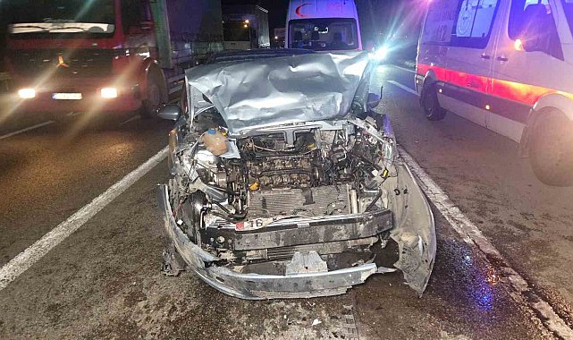 Kırmızı ışıkta duran otomobile arkadan çarptı: 1'i çocuk 5 yaralı