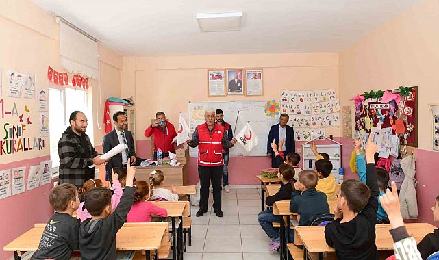 Kızılay'dan Çatak'taki öğrencilere anlamlı destek