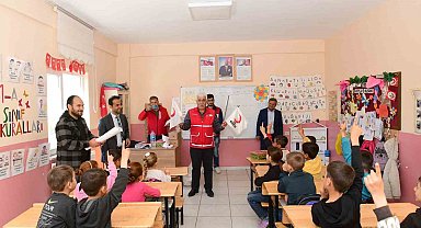 Kızılay'dan Çatak'taki öğrencilere anlamlı destek