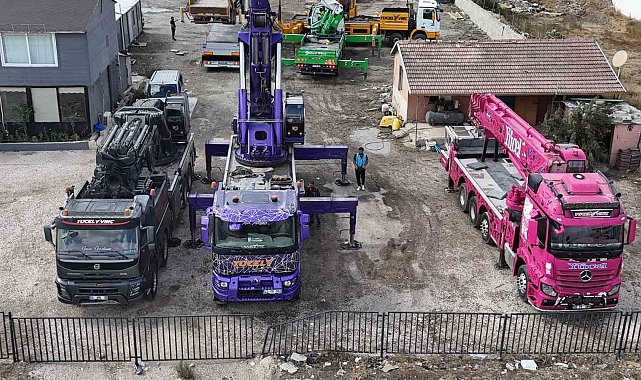 Kızının 'Baba bizim de pembe vincimiz olsun' sözlerinden ilham alarak vinçlerini rengarenk hale getirerek inşaat sektörüne renk kattı