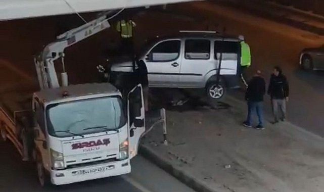 Kontrolden çıkan hafif ticari araç refüje çarptı: 1 yaralı