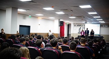 Konyaaltı Belediyesi okul kütüphanesine kitap bağışı yaptı