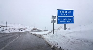 Kop Dağı'nda kar yağışı aralıklarla devam ediyor