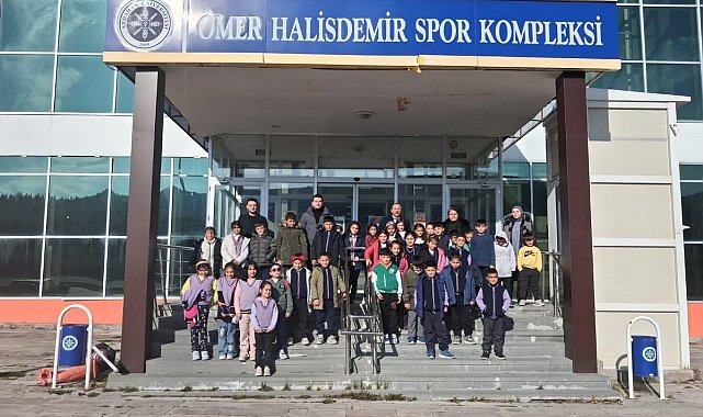 Köy okullarında ki öğrenciler sinema ile tanıştı