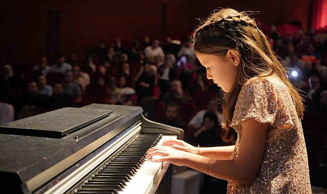 Küçük piyanistler hünerlerini sergiledi