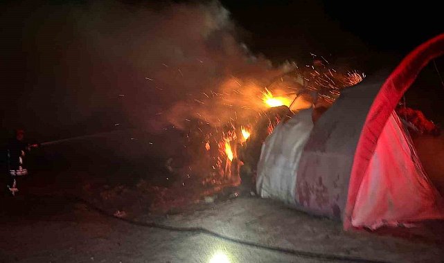 Kulu'da bahçedeki saman balyaları alev alev yandı