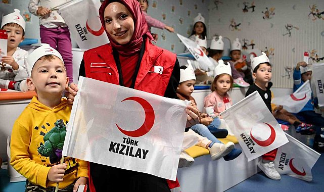Kuşadası Belediyesi Çocuk Gelişim Merkezi'nde miniklere Kızılay anlatıldı