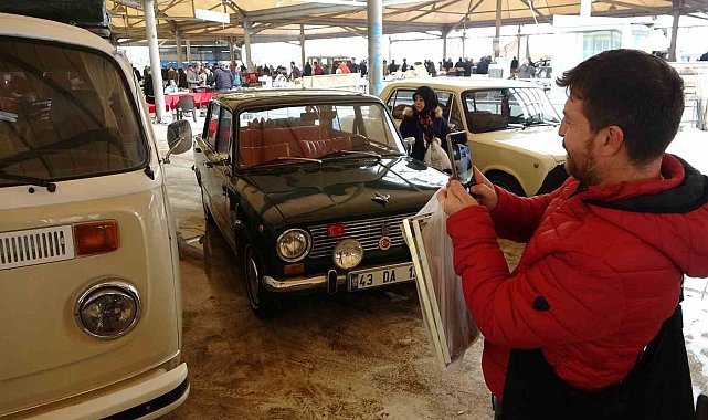 Kütahya 'Antika Pazarı'nda Klasik Araba Sergisi'ne yoğun ilgi