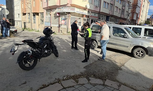Kütahya'da hafif ticari araç ile motosiklet çarpıştı: 1 yaralı