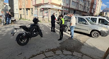 Kütahya'da hafif ticari araç ile motosiklet çarpıştı: 1 yaralı