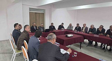 Kütahya'da özel proje uygulayan okullar değerlendirme toplantısında bir araya geldi